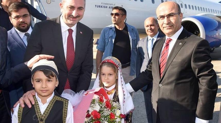 Adalet Bakanı G&uuml;l Adana&rsquo;ya Geldi