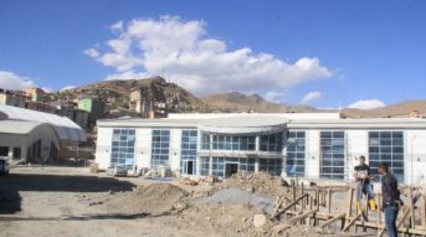 Hakkari&rsquo;ye 18 Milyonluk Spor Tesisi