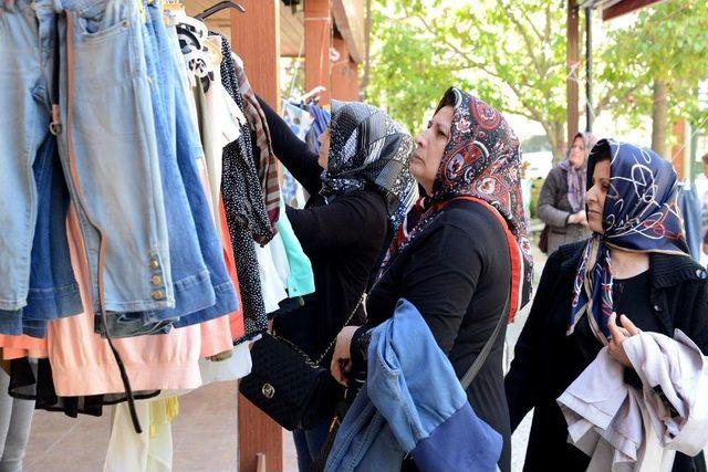 Öğrenciler Yararına Mahalle Panayırı