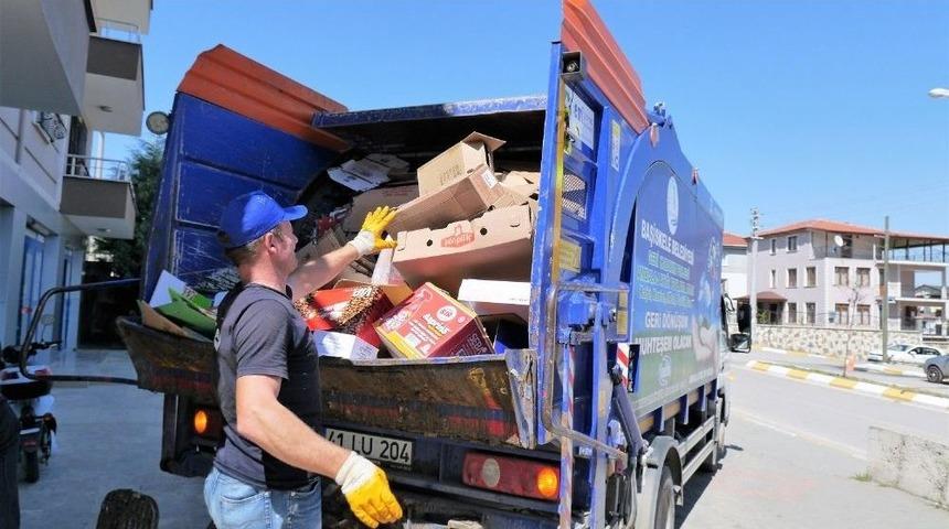 Başiskele&rsquo;de G&uuml;nde 3 Ton Karton Atık Toplanıyor