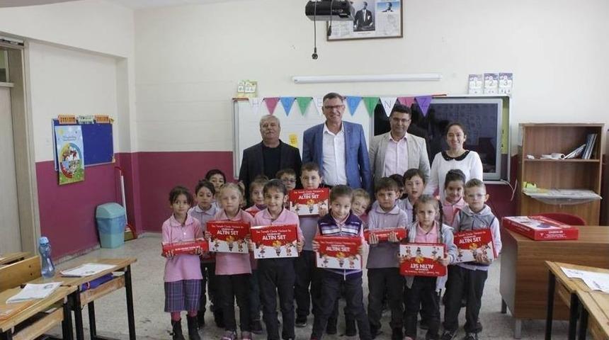 Vezirhan Belediyesi&rsquo;nden İlkokul &Ouml;ğrencilerine Eğitim Seti Verildi