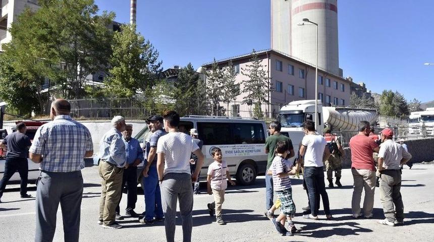 Gümüşhane’de Vatandaşlar Çimento Fabrikasına Giriş Çıkışı Kapattı