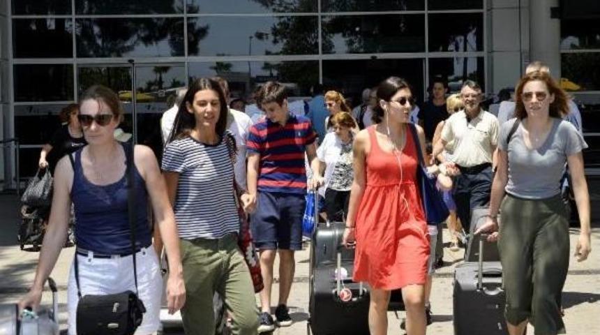 Antalya'ya Hava Yoluyla Gelen Turist Sayısı 9.5 Milyonu Ge&ccedil;ti