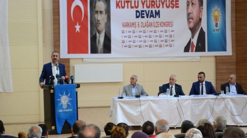 Adalet Bakanı G&uuml;l&rsquo;den Fet&ouml;, Deaş Ve Pkk Ter&ouml;r &Ouml;rg&uuml;tlerine Kokteyl Benzetmesi