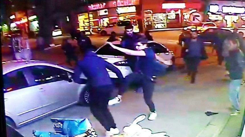 Afgan Uyrukluların Kavgasında Park Halinde 2 Araba Zarar Gördü