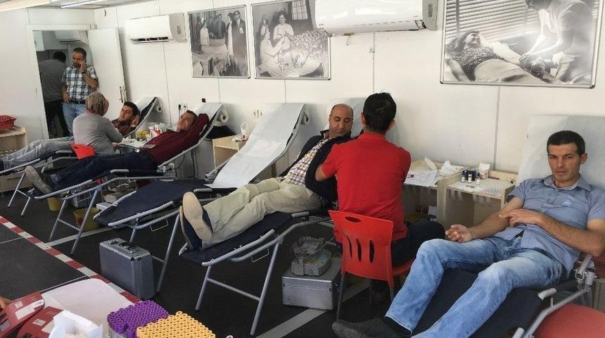 Midyat’ Ta Kızılay Ekibi Kan Topluyor