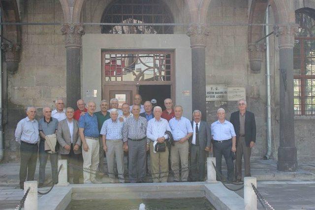 Kayseri Lisesi’nin 1967 Mezunları Buluştu