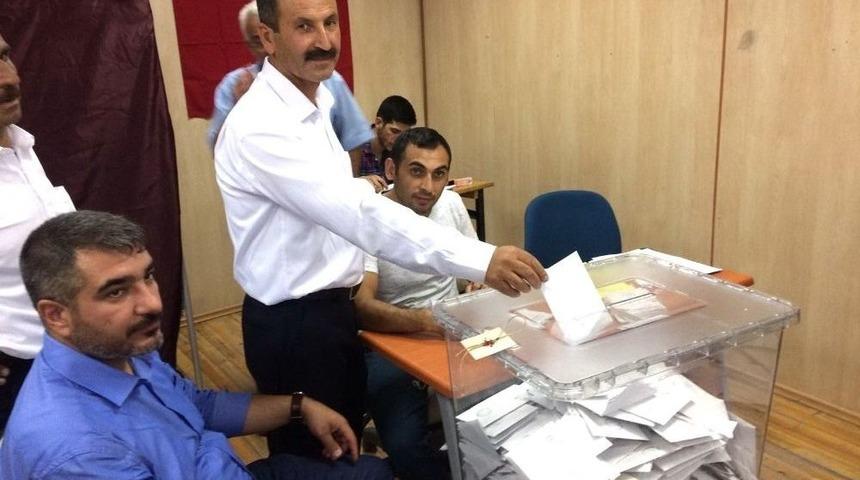 Ak Parti Tut İl&ccedil;e Kongresinde 2 Aday Yarıştı