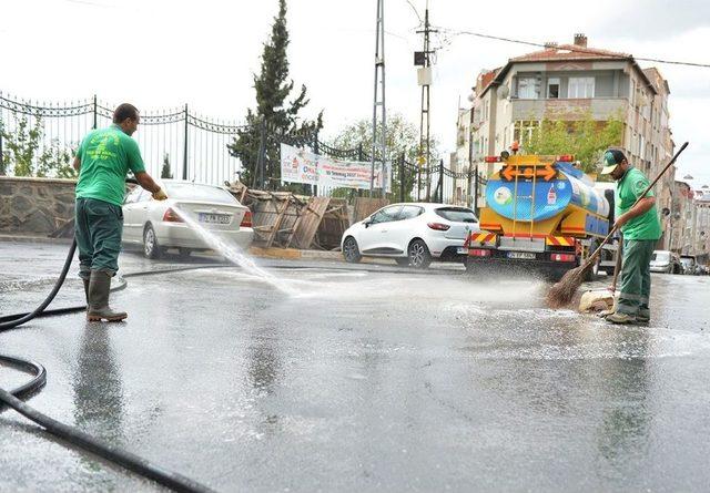 Beyoğlu’nda Temizliğin Mesaisi Yok