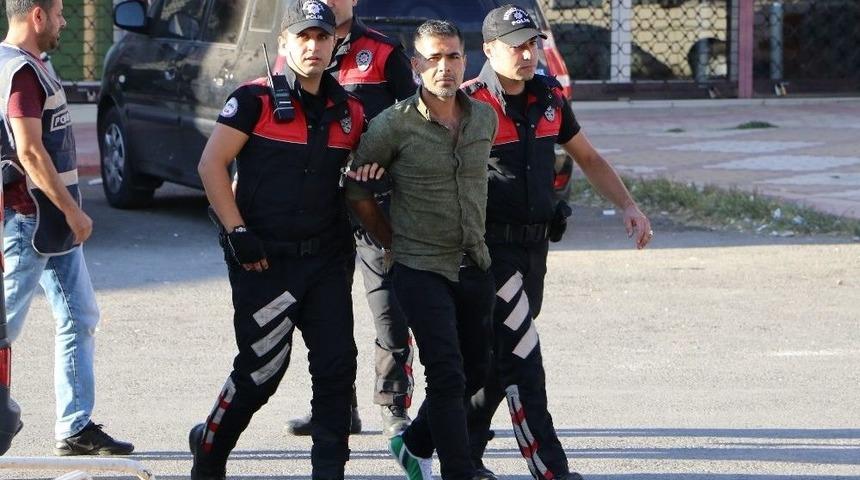 Mezarlık Ziyaretine Gelenleri Soydu