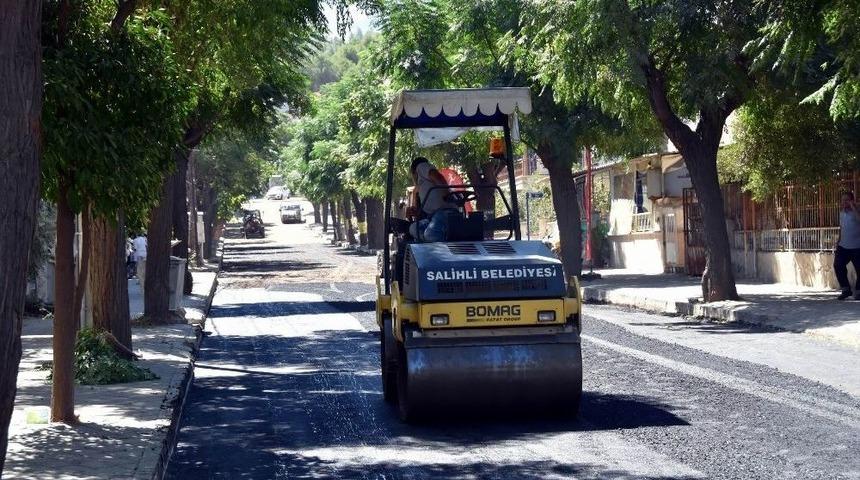Salihli&rsquo;de Asfalt &Ccedil;alışmalarına Devam Ediliyor