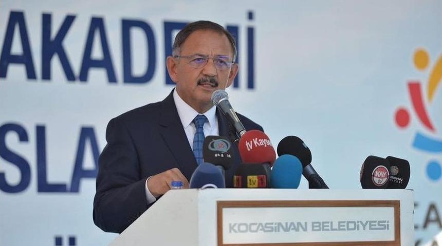 Kocasinan Akademi Yaz Kurslarını Tamamlayanlara Sertifikaları Verildi