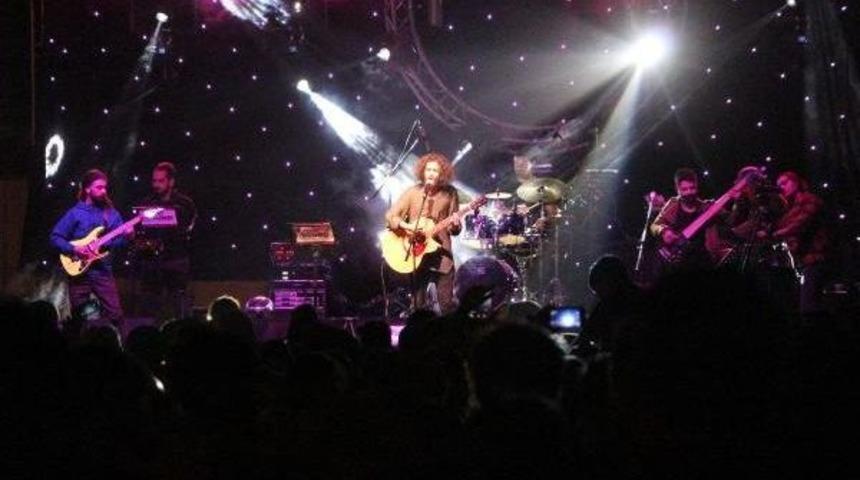 'o Ses T&uuml;rkiye' Birincisi Sertkaya'dan, Batman'da 'ilk Konserini Veremedim' &Ouml;z&uuml;r&uuml;