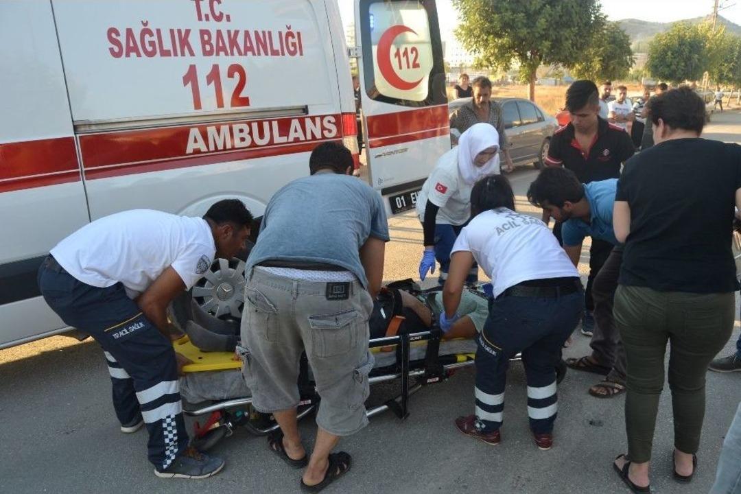 Motosiklet İle Otomobil &Ccedil;arpıştı: 1 Yaralı