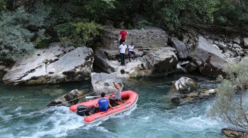 Otomobil, Munzur &Ccedil;ayı&rsquo;na U&ccedil;tu, Yaralanan 5 Kişi Kurtarıldı