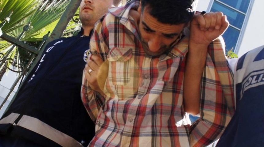 Sahte Polis Kimliğiyle 10 Yıl Dolandırıcılık Yaptı