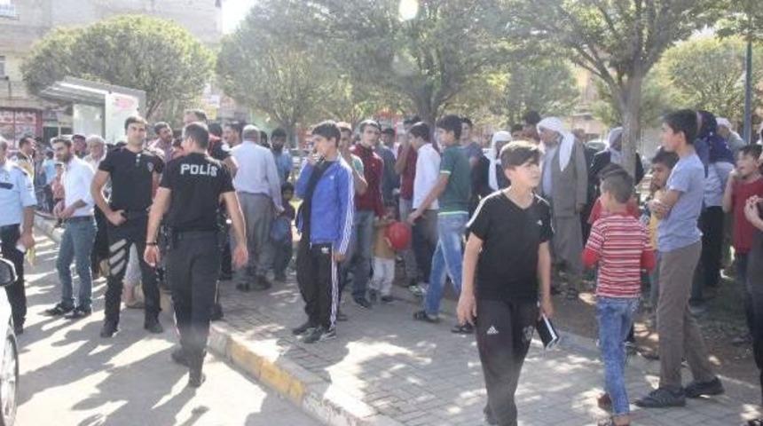 Şanlıurfa'da Otomobile Ateş A&ccedil;ıldı: 2 Yaralı