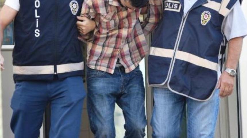 Sahte Polis Kimliğiyle Yakalandı, &Ccedil;ok Sayıda Su&ccedil;tan Arandığı Belirlendi