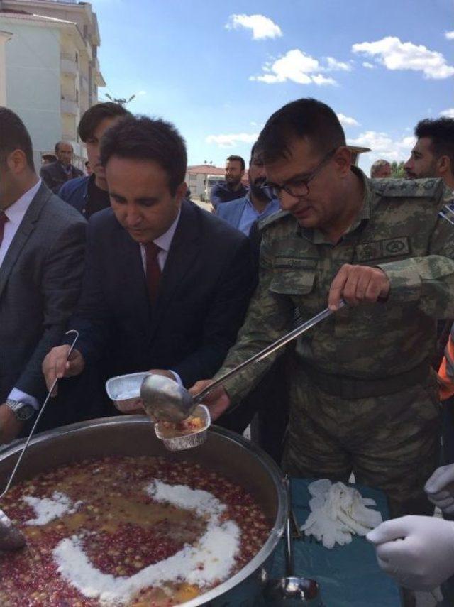 &Ccedil;aldıran Belediyesi 2 Bin Kişiye Aşure Dağıttı 1