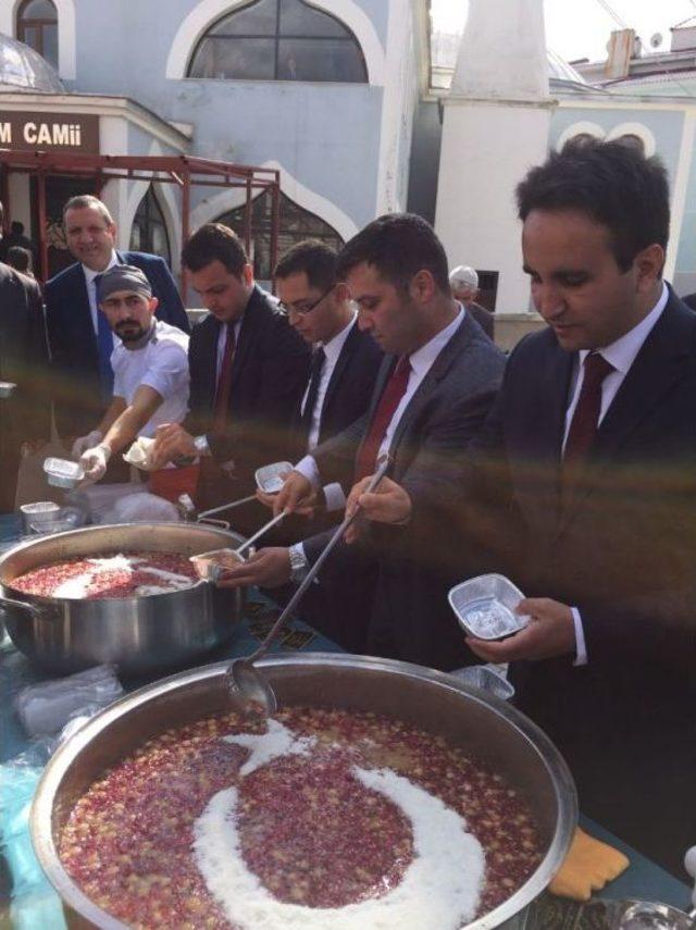 &Ccedil;aldıran Belediyesi 2 Bin Kişiye Aşure Dağıttı 2