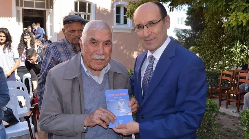 S&ouml;ke&rsquo;de Babadan Şehit Oğlu İ&ccedil;in Kitap