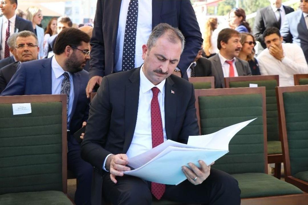 Adalet Bakanı G&uuml;l: &ldquo;hakimler Ve Savcılar Da Artık Yerli Silah Kullanacak&rdquo;