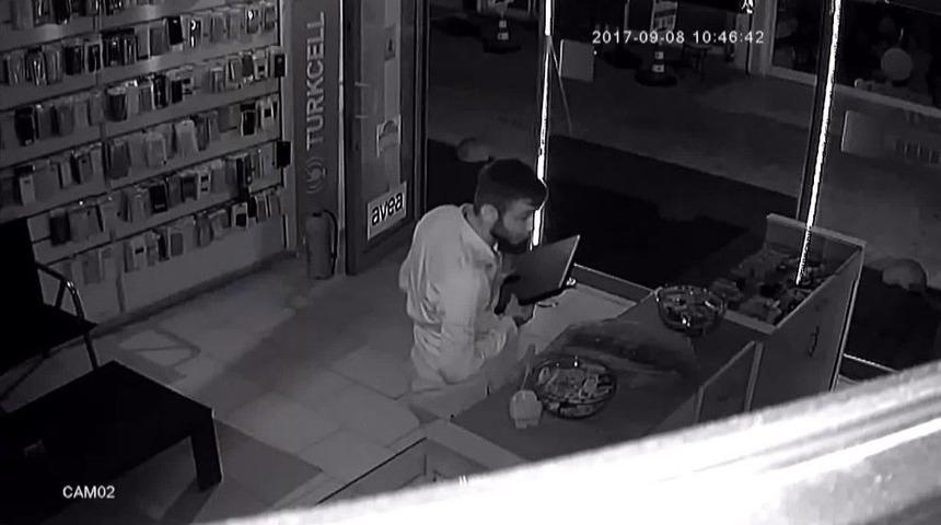 Alışveriş Yapar Gibi Hırsızlık Yaptılar
