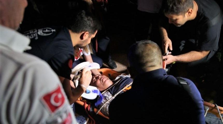 Yaslandığı Korkuluklar Kırılınca Dere Yatağına D&uuml;şt&uuml;, İtfaiye Kurtardı