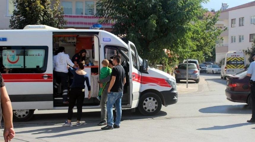 İki Kadın S&uuml;r&uuml;c&uuml; &Ccedil;arpıştı, &Ccedil;ocuklar Korku Dolu Anlar Yaşadı