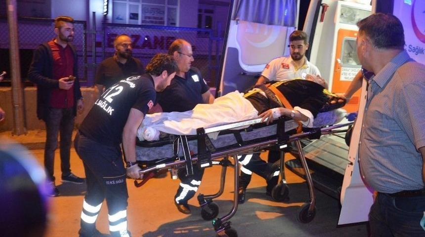 Kamyonetin &Ccedil;arptığı Yaşlı Adam Yaralandı