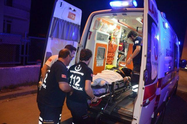 Kamyonetin &Ccedil;arptığı Yaşlı Adam Yaralandı 1