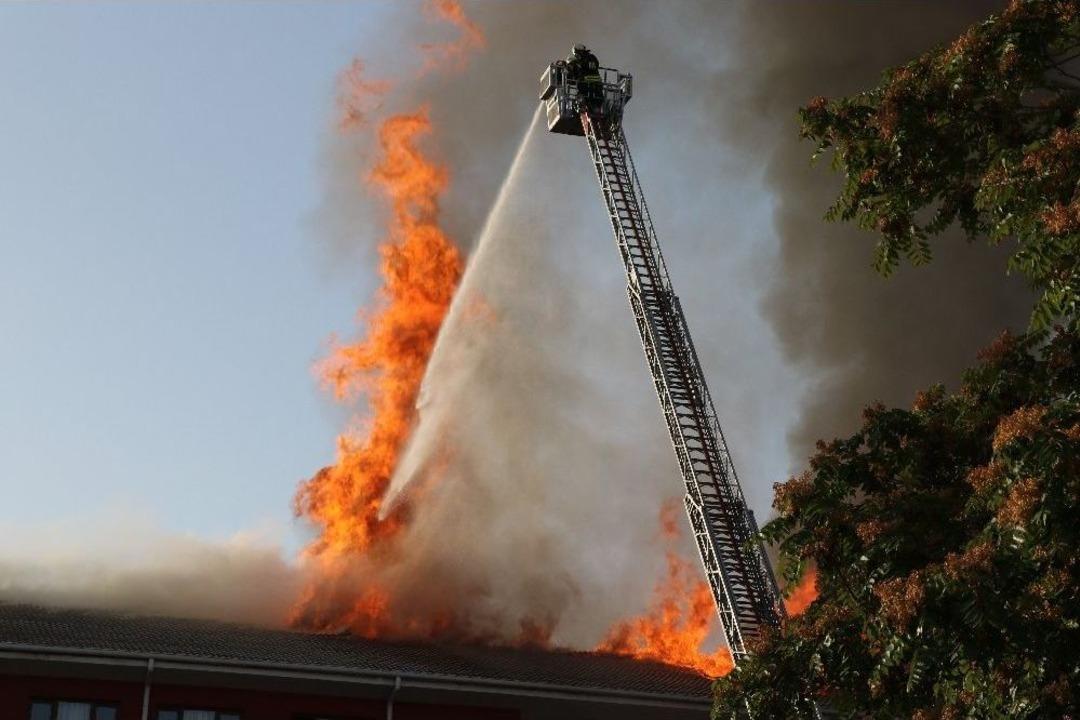 Okulların A&ccedil;ılmasına Bir Hafta Kala İmam Hatip Lisenin &Ccedil;atısı Yandı