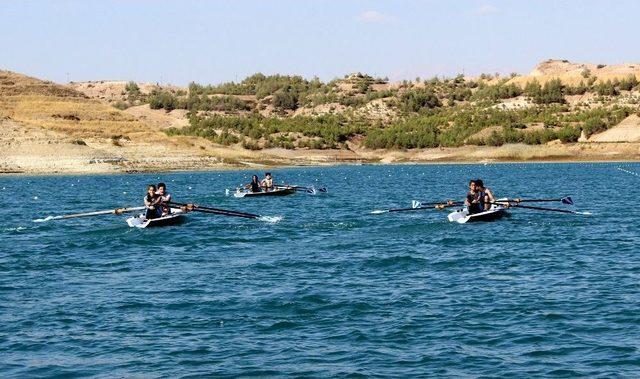 &Uuml;&ccedil; Yarış Birden Yapıldı 1