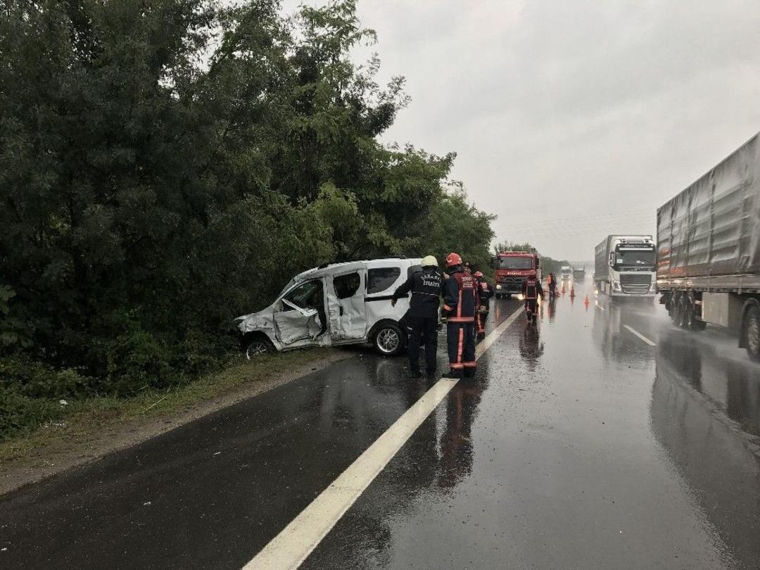Tem&rsquo;de Yardım İ&ccedil;in Duran Otomobildekiler &Ouml;l&uuml;mden D&ouml;nd&uuml;