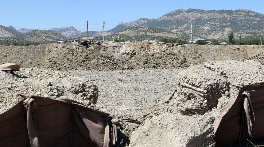 Karakola Bomba Y&uuml;kl&uuml; Minib&uuml;sle İntihar Saldırısı Yapıldı