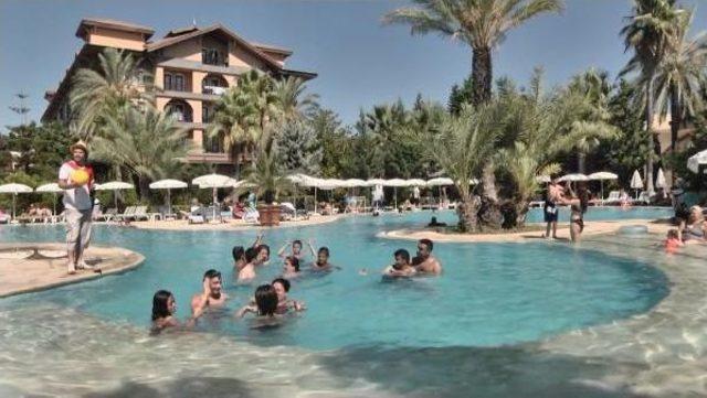 1650 Engelli Vatandaş Kendilerine Bakan Aileleri Ile Birlikte Antalya'da Tatil Yaptı 