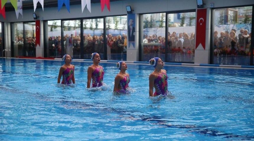 Kadık&ouml;y&rsquo;de Y&uuml;zme Havuzu Ve Spor Merkezi A&ccedil;ıldı