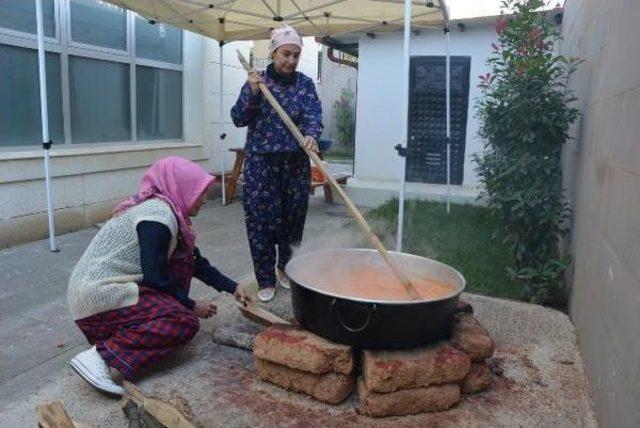 Müze Ziyaretçilerine Tarhana Çorbası Ikramı