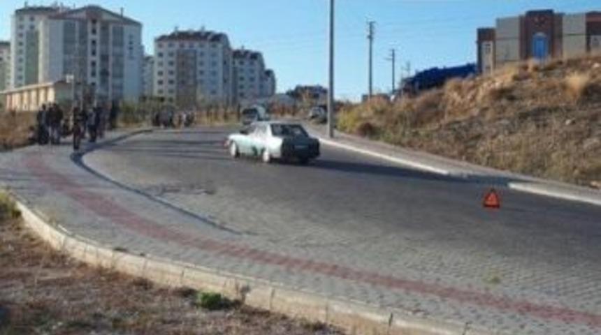 Otomobil İle Bisiklet &Ccedil;arpıştı; 2 Yaralı