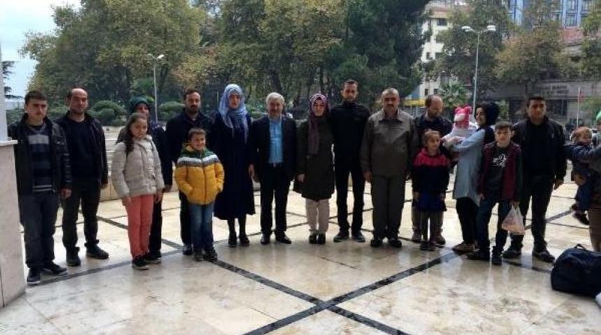 Otob&uuml;ste 'kirlenmesin' Diye Koltuğa Oturmayan Madenciler Tatile G&ouml;nderildi