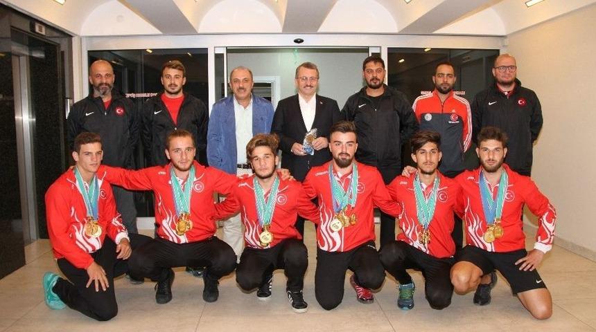 &Ccedil;aykur Genel M&uuml;d&uuml;r&uuml; İmdat S&uuml;tl&uuml;oğlu D&uuml;nya Rafting Şampiyonları&rsquo;nı Kabul Etti