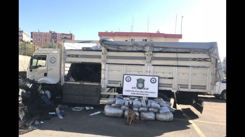 Diyarbakır&rsquo;da 452 Kilo 480 Gram Esrar Ele Ge&ccedil;irildi