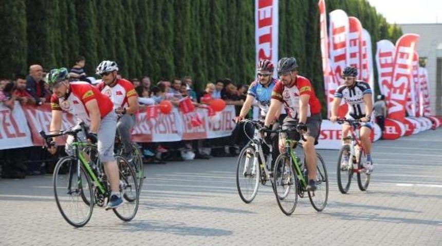 Manisa'yı Saracak Bisiklet Yolunun 11 Kilometrelik B&ouml;l&uuml;m&uuml; T&ouml;renle A&ccedil;ıldı