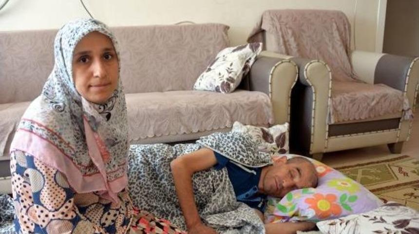 3 &Ccedil;ocuk Annesi, Eşinin Sağlığına Kavuşmasını Bekliyor