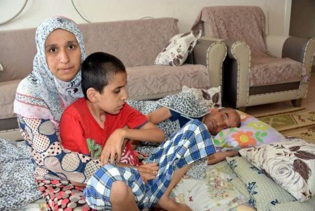 3 Çocuk Annesi, Eşinin Sağlığına Kavuşmasını Bekliyor