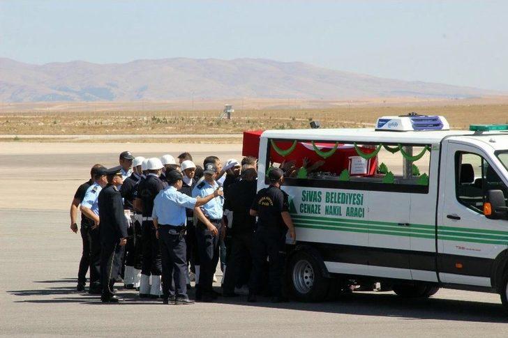 Şehidin Türk Bayrağına Sarılı Naaşı Memleketine Getirildi G2