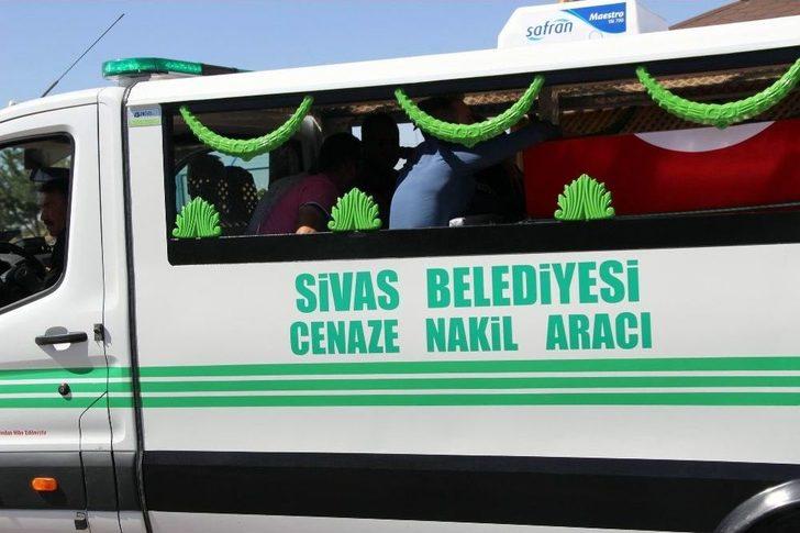 Şehidin Türk Bayrağına Sarılı Naaşı Memleketine Getirildi G4