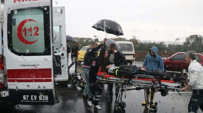 Kavşakta Kaza: 2 Yaralı