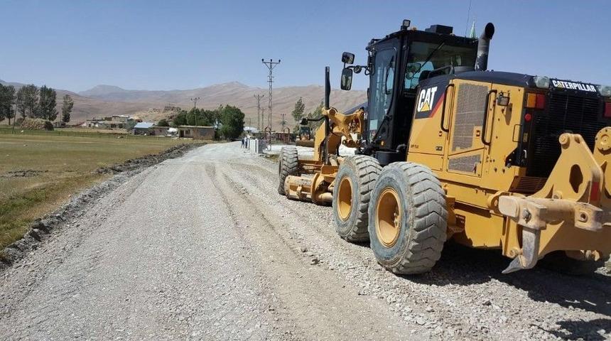 G&uuml;rpınar&rsquo;da Yol Yapım &Ccedil;alışması