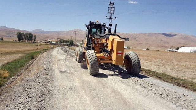 Gürpınar’da Yol Yapım Çalışması